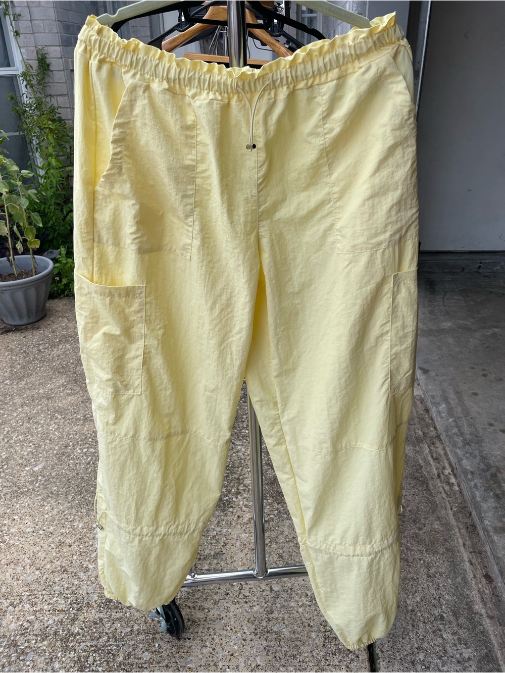 Women’s Light Yellow Cargo Jogger Pants - Elastic Waist
